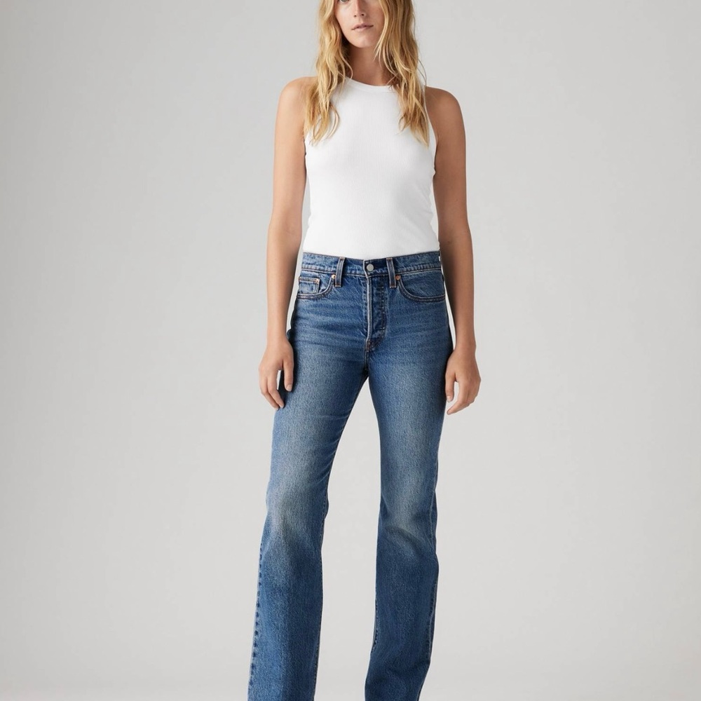 Levi's Wedgie Bootcut Women's Blue Jeans size W29/L34 in like new condition.